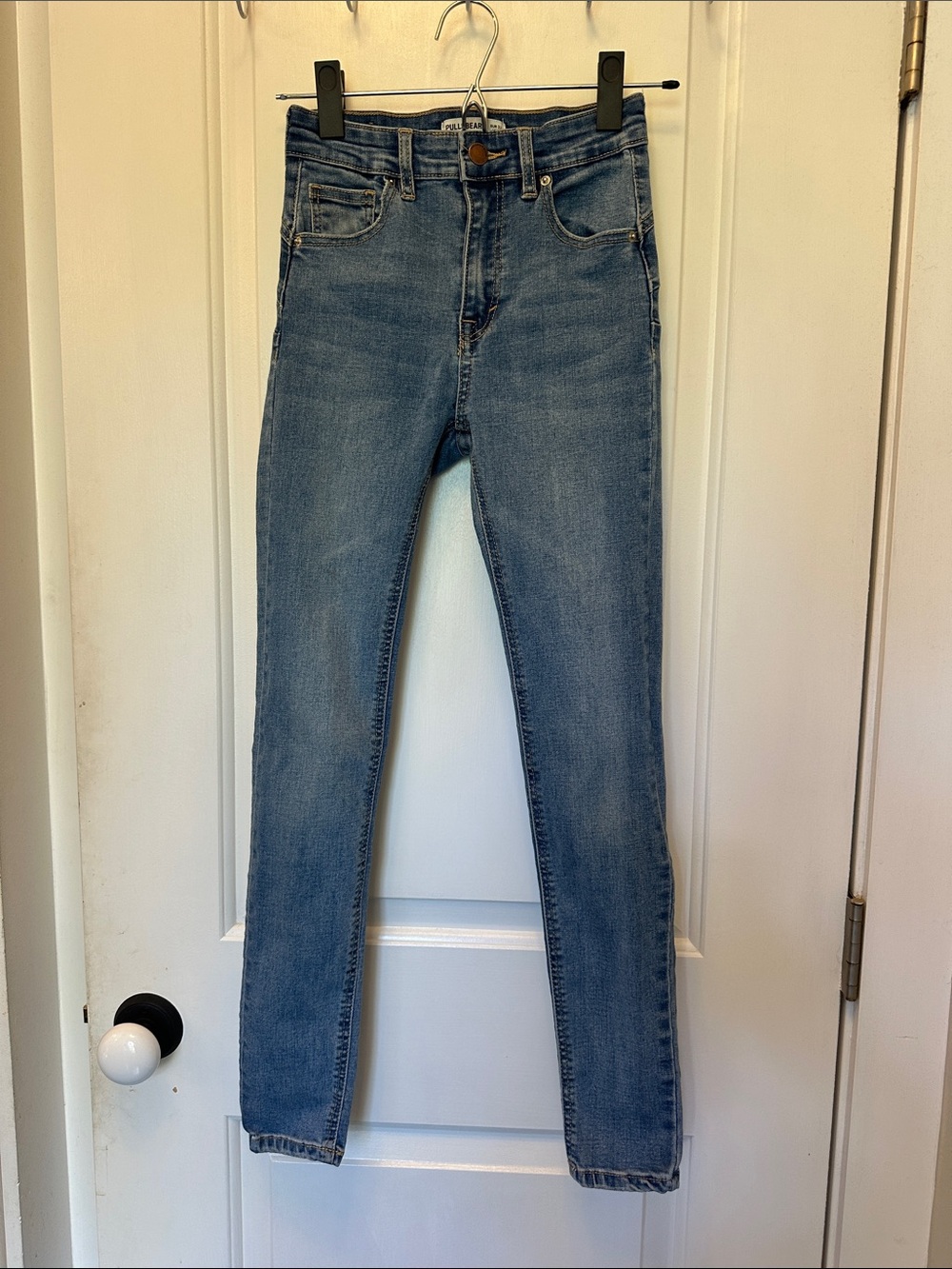 Pull&Bear Women's Skinny Jeans in Light Blue Wash
